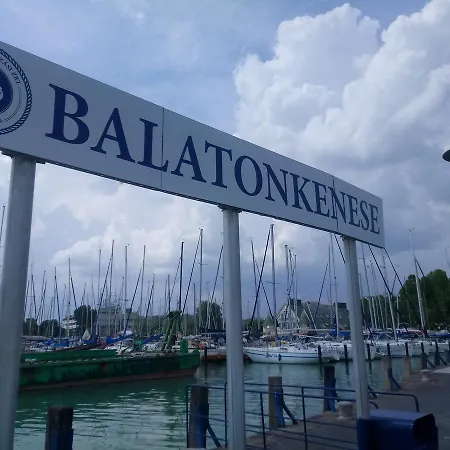 Sorompo Vendeghaz 4* Balatonkenese