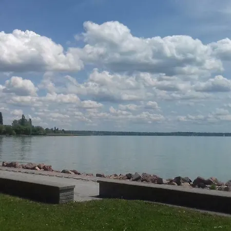 Sorompo Vendeghaz Gasthof Balatonkenese